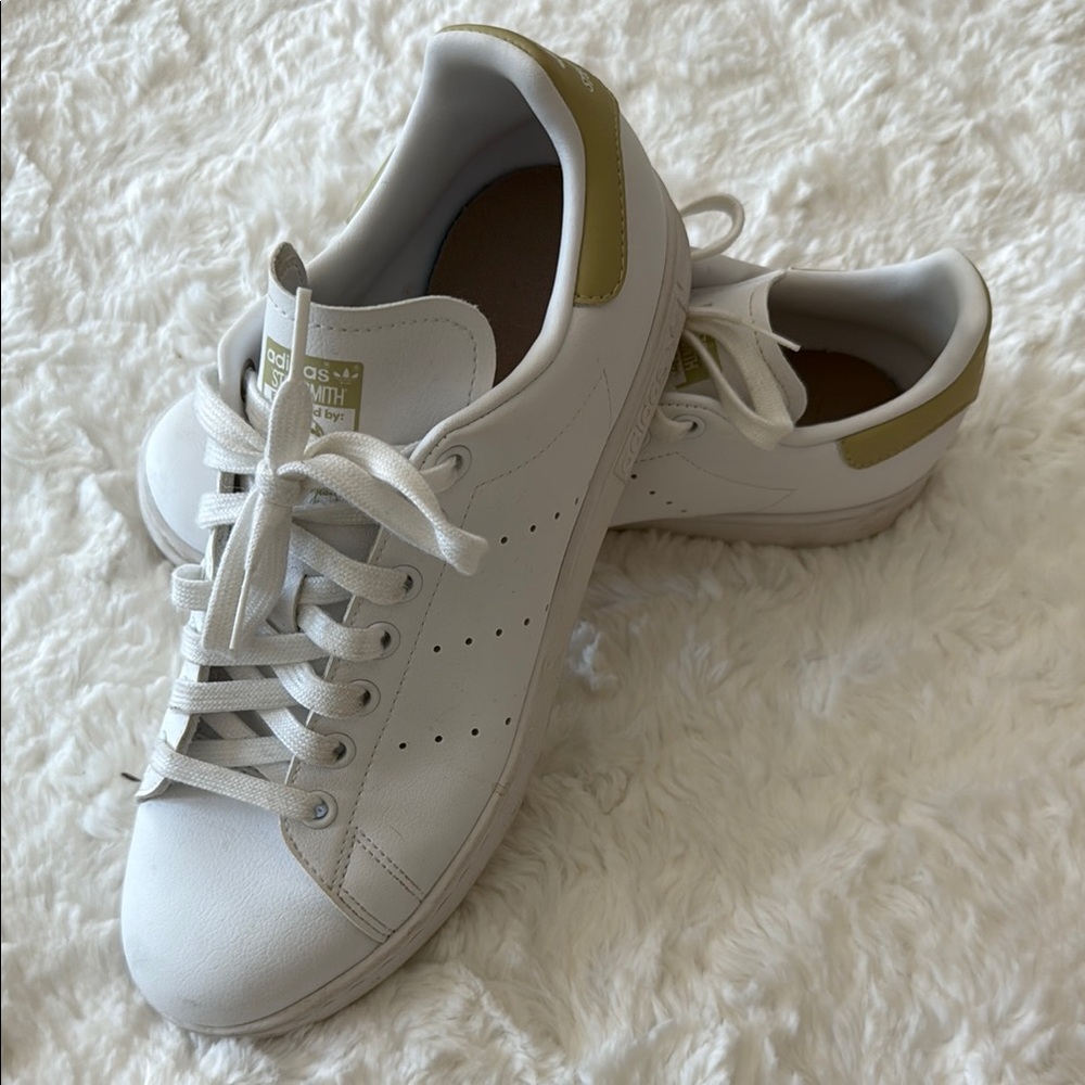 Adidas Sam Smith Women's White and beige Sneakers